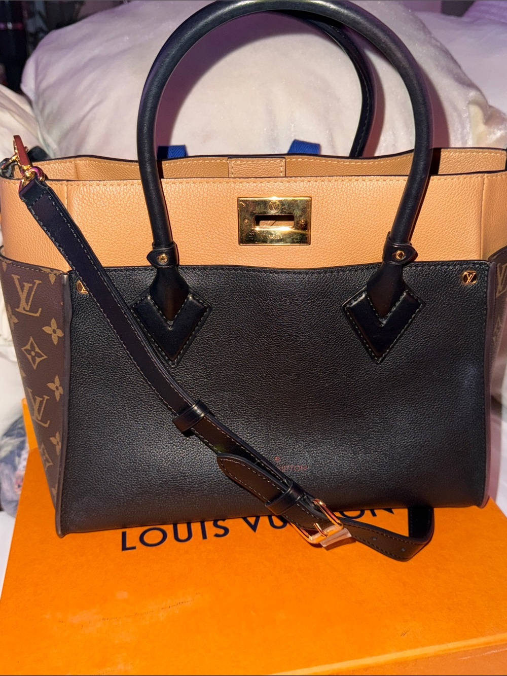Louis Vuitton LV on my side MM